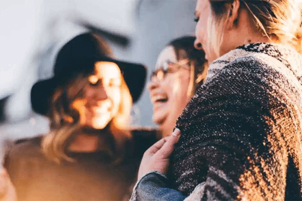 Sonhar com pessoas desconhecidas: o que significa?