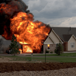 Sonhar com casa pegando fogo: quais os significados?