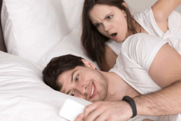 Sonhar com traição do namorado: o que isso significa?