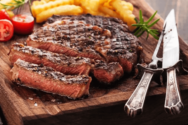 Sonhar com carne assada: o que isso significa?