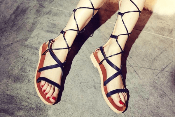 Sonhar com sandália: quais são os significados?