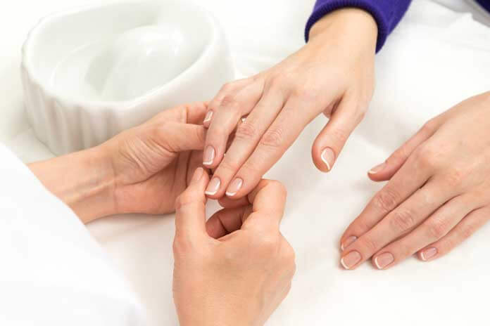 Sonhar com unha quebrada: o que isso quer dizer? Leia aqui!