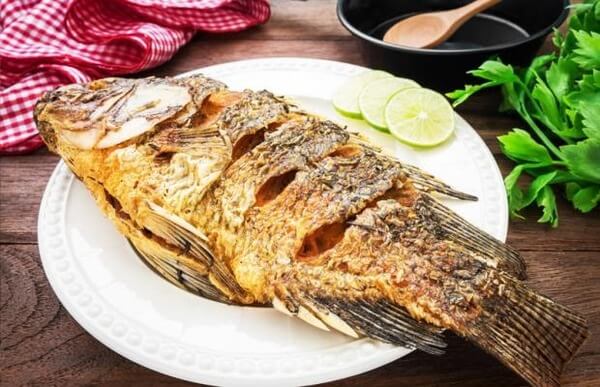 Sonhar com peixe frito