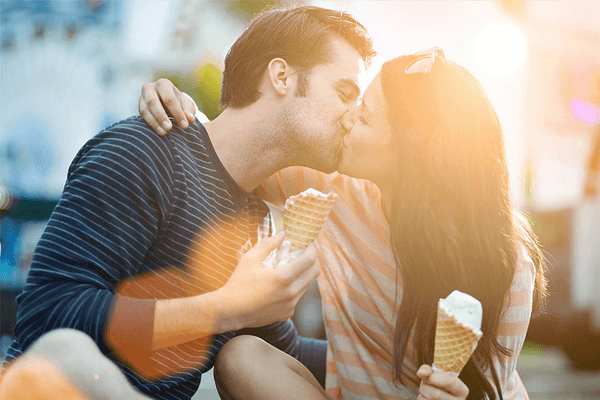 Sonhar com beijo na boca solteira