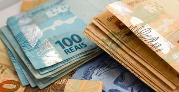 Sonhar com dinheiro falso