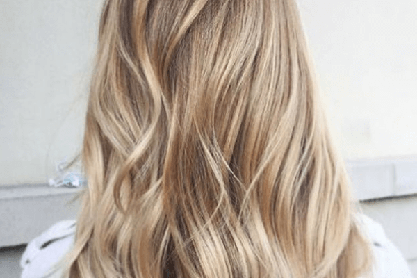 Sonhar com cabelo loiro