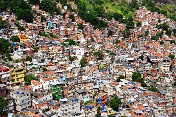 Sonhar com favela